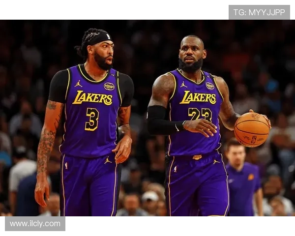 詹姆斯伤情引发广泛关注 湖人全队状态调整备战季后赛