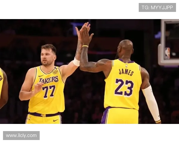 詹姆斯复出助湖人取胜 替补席发挥亮眼助力球队连胜